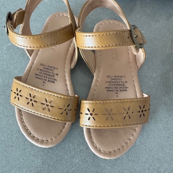 Gap/Old Navy Bundle Toddler Size 7 Sandals/Flats-Excellent Condition! - Picture 2 of 13